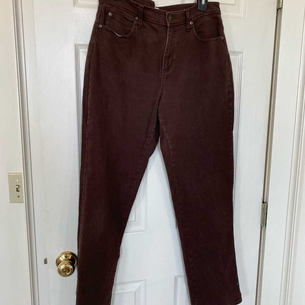 Brown Lee's pants size 8 med relaxed fit